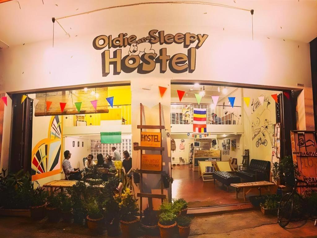 Oldie And Sleepy Hostel Udon Thani Esterno foto