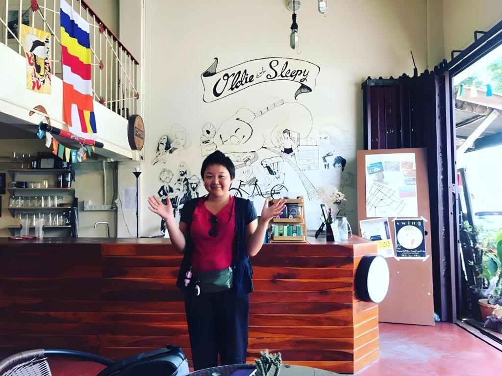Oldie And Sleepy Hostel Udon Thani Esterno foto