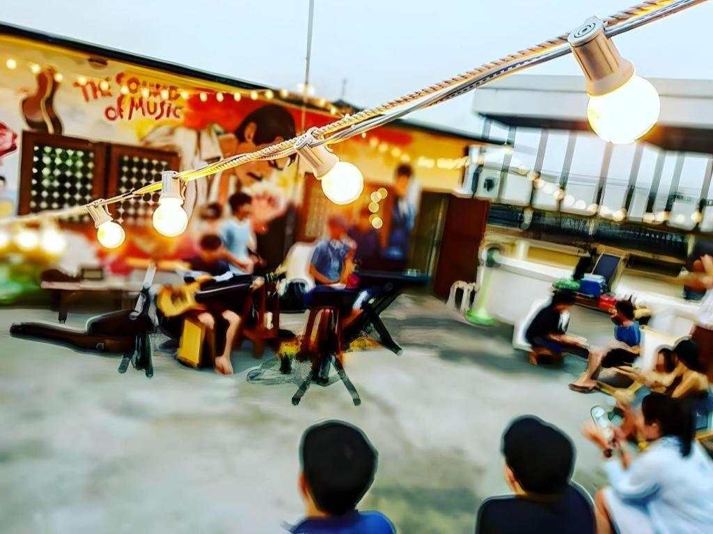 Oldie And Sleepy Hostel Udon Thani Esterno foto