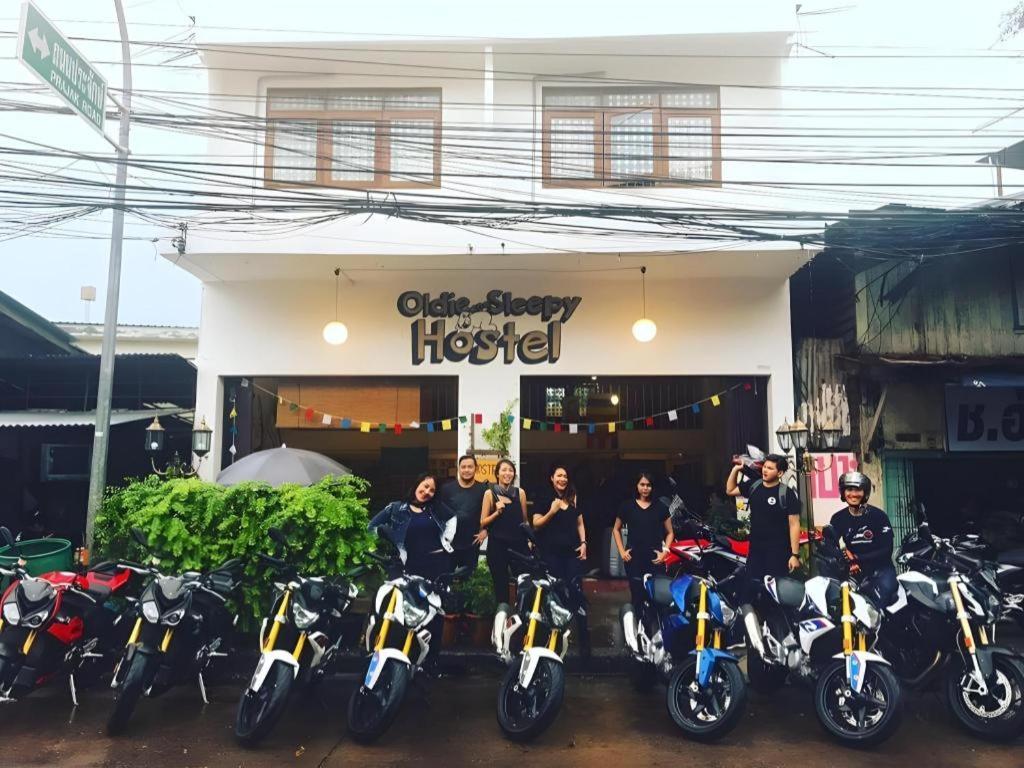 Oldie And Sleepy Hostel Udon Thani Esterno foto