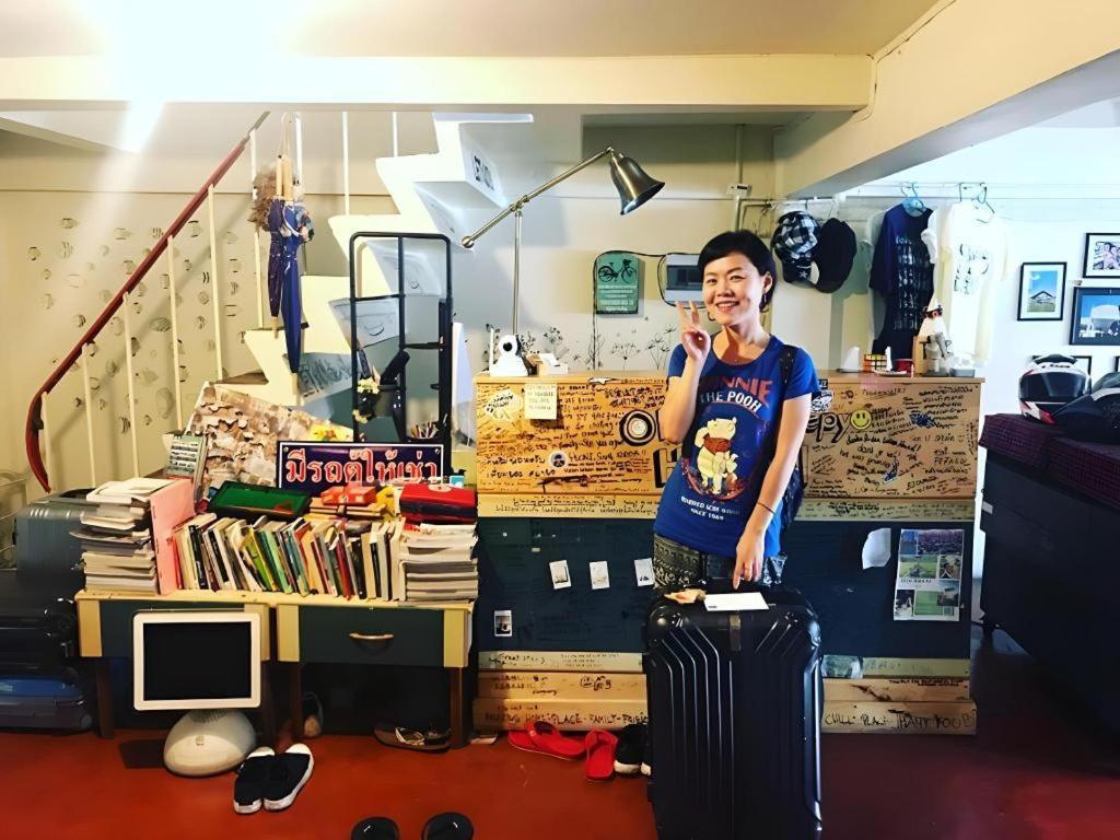 Oldie And Sleepy Hostel Udon Thani Esterno foto