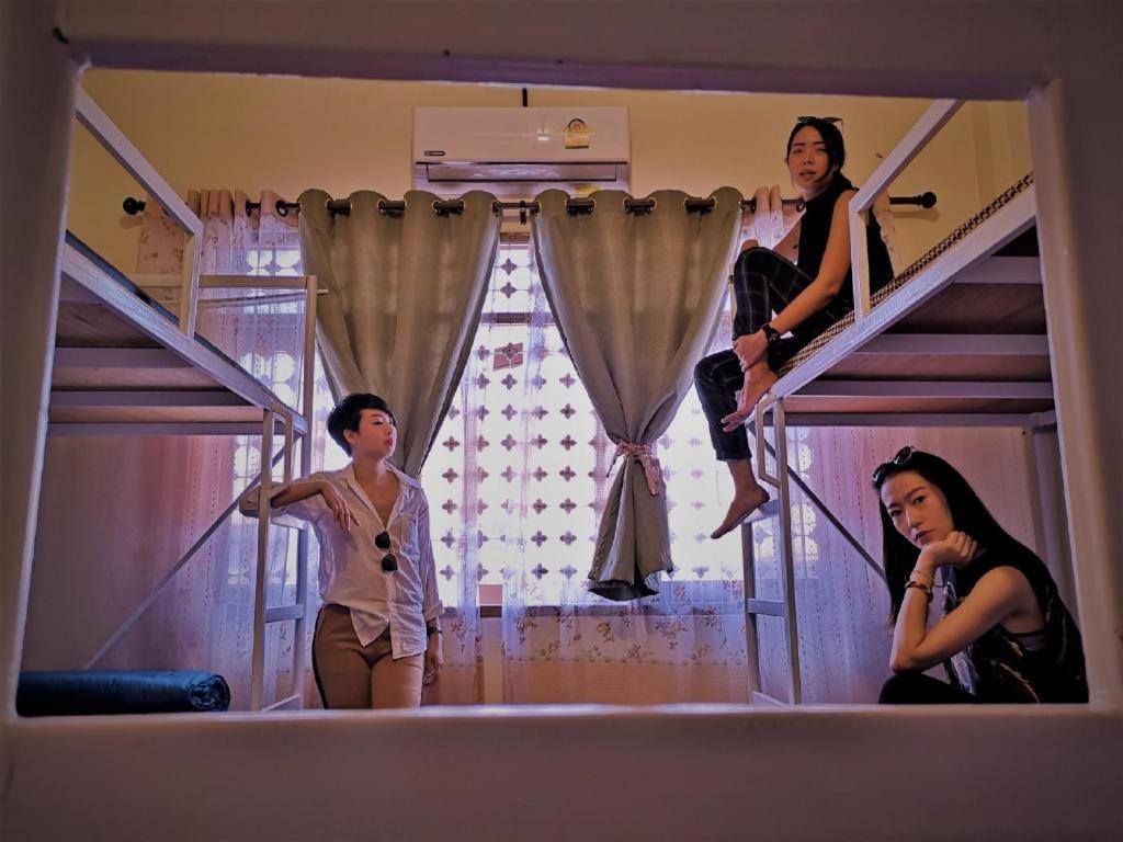 Oldie And Sleepy Hostel Udon Thani Esterno foto
