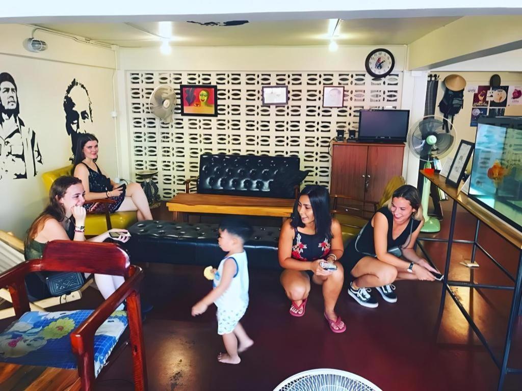 Oldie And Sleepy Hostel Udon Thani Esterno foto