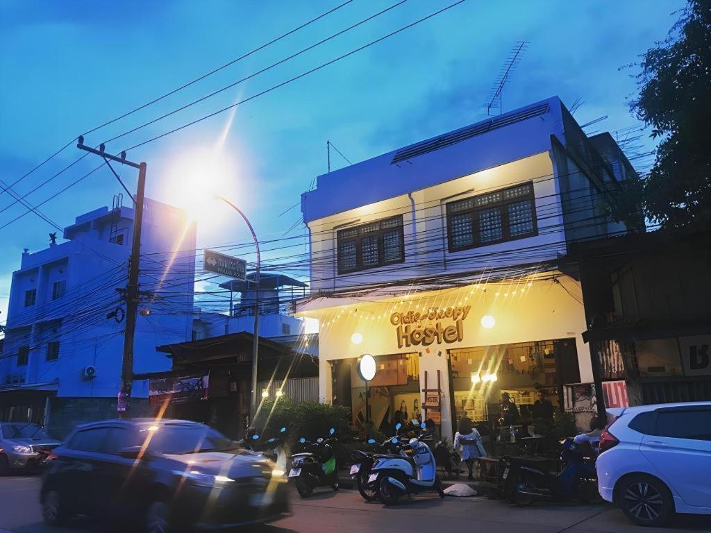 Oldie And Sleepy Hostel Udon Thani Esterno foto