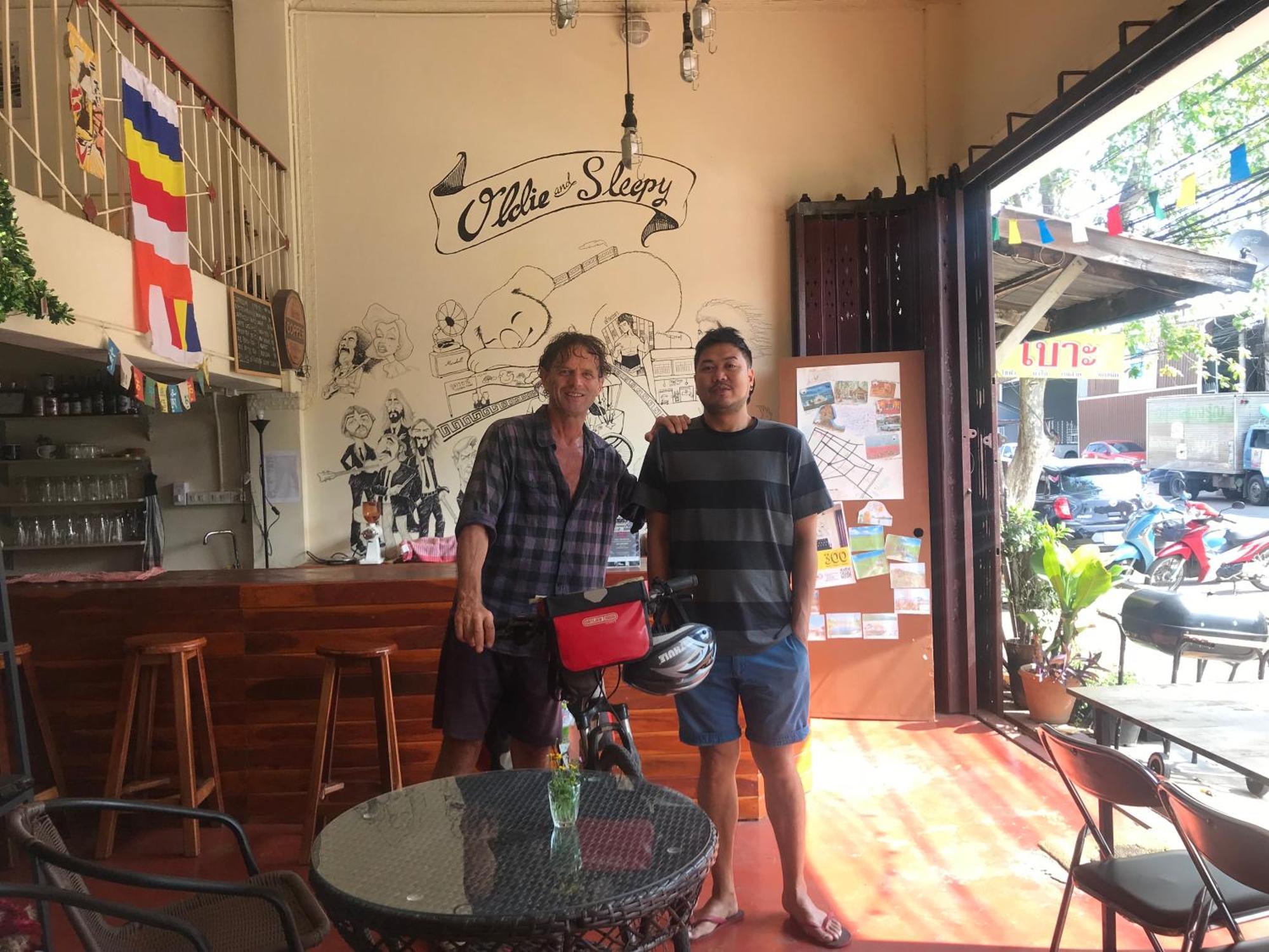 Oldie And Sleepy Hostel Udon Thani Esterno foto