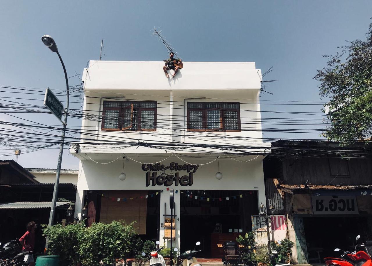 Oldie And Sleepy Hostel Udon Thani Esterno foto